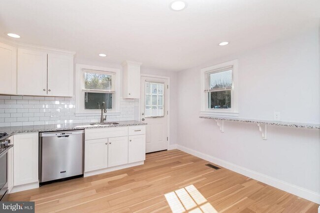 Foto del edificio - 17 State Rd