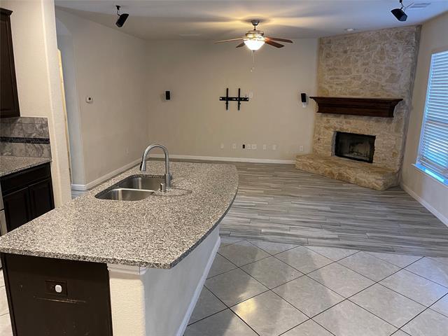 Foto del edificio - 2409 Sun Creek Dr