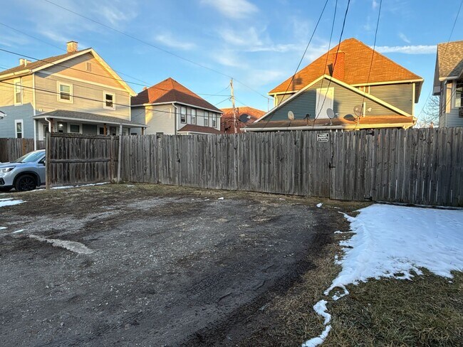 Foto del edificio - 1338 Barth Ave