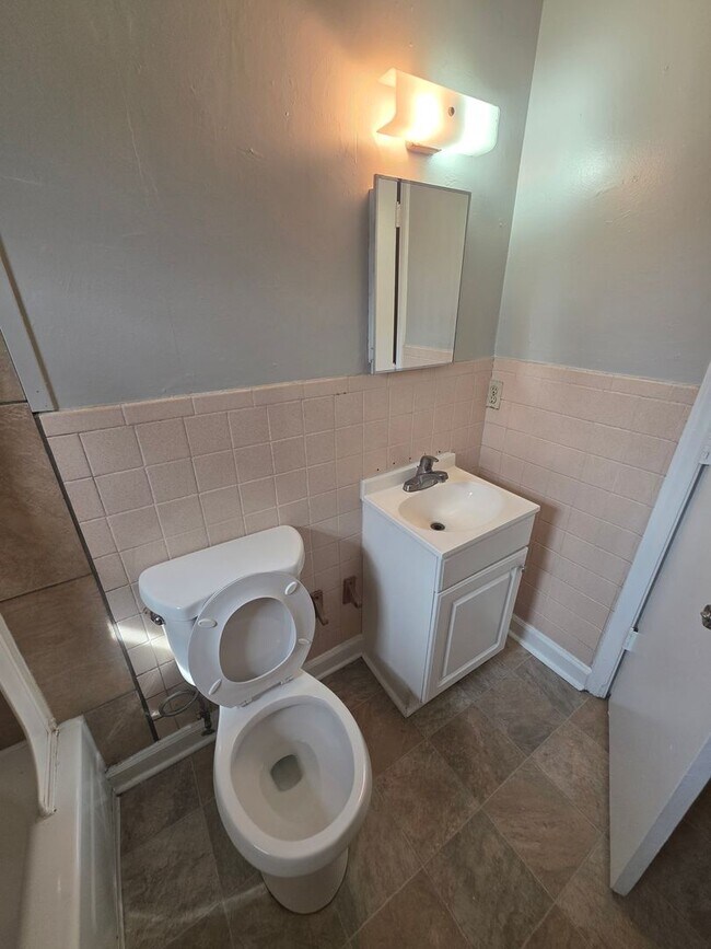 Foto del edificio - 4848 Berl St