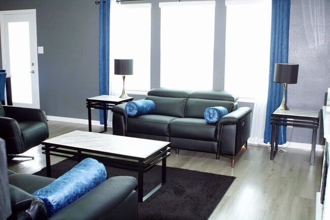 Foto del edificio - 3916 White Rock Dr