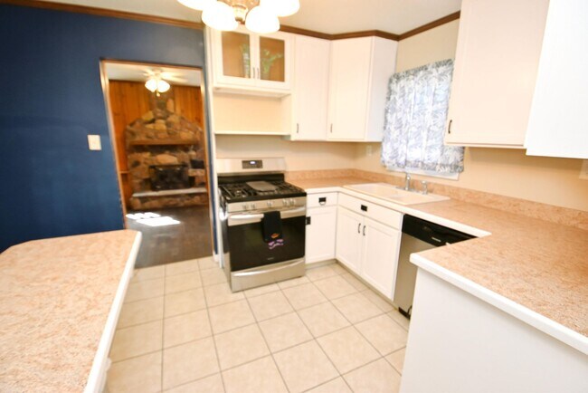 Foto del edificio - 2 bedroom 2 bath home with 2 story garage