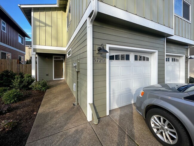 Building Photo - HONEYBEE5727-5729