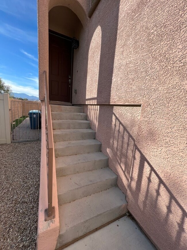 Building Photo - RENOVATED BEAUTIFUL 3BD/3BA!