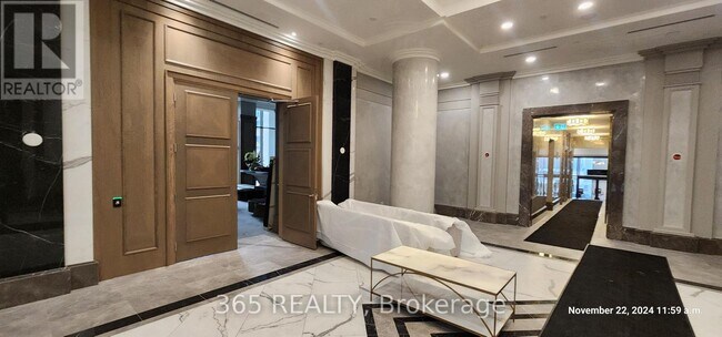 Photo du bâtiment - 30 Elm Dr W