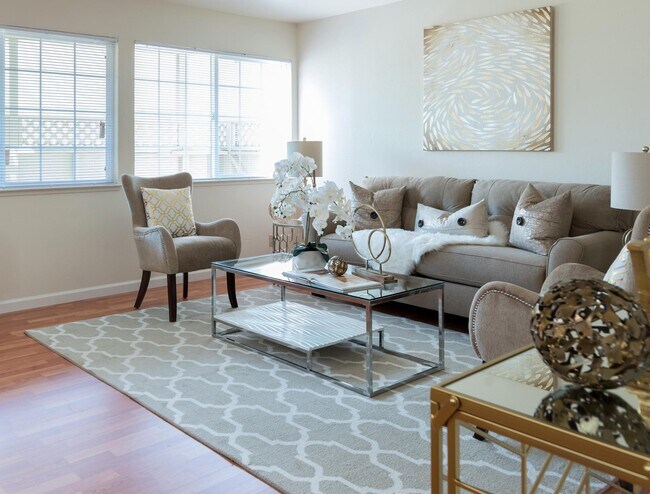 Foto del edificio - 4041 Park Center Ln