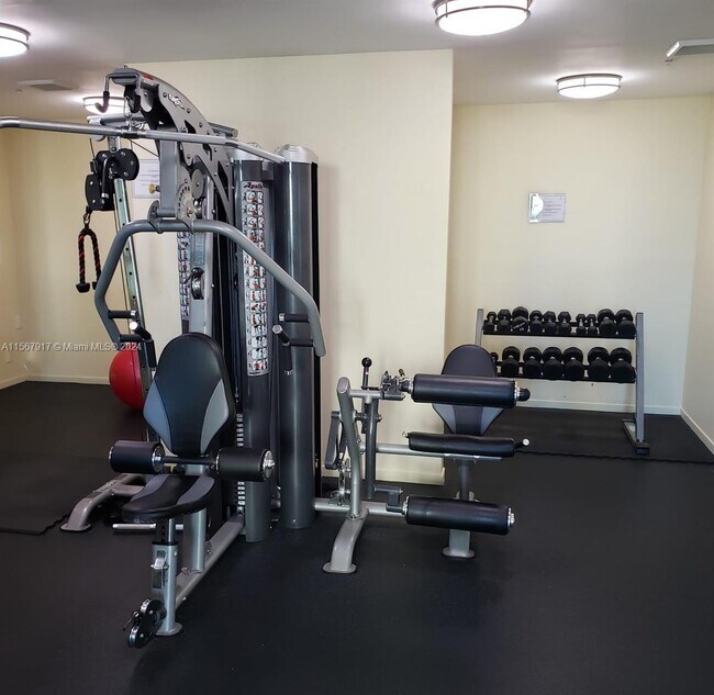 Foto del edificio - 9066 SW 73rd Ct