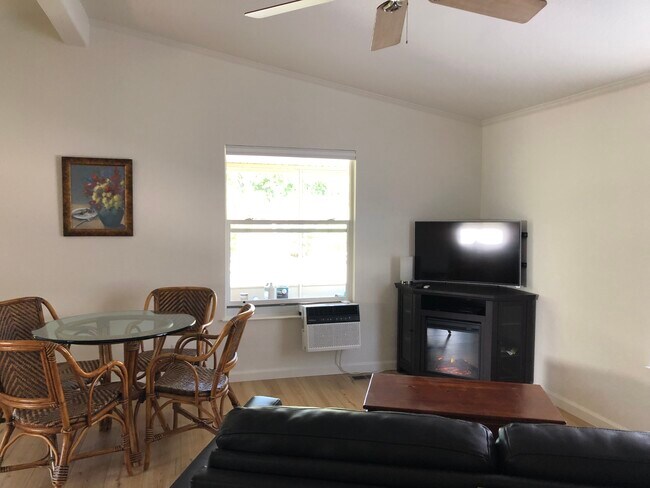 Building Photo - 9930 Quail Hill Dr
