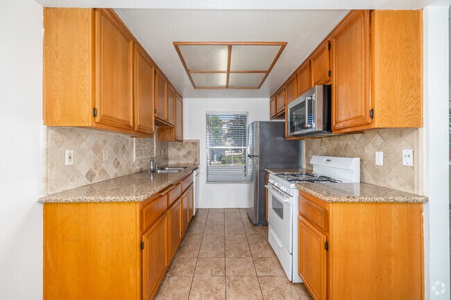 1 habitación, 1 baño - 700 pies cuadrados - Cocina - 14950 Burbank Blvd