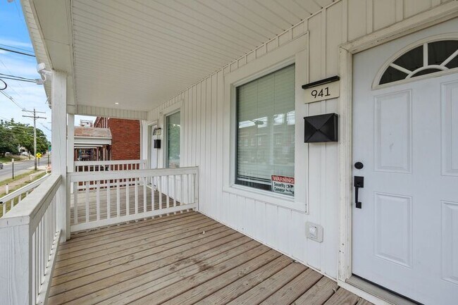 Foto del edificio - 941-945 E. Whittier Ave.