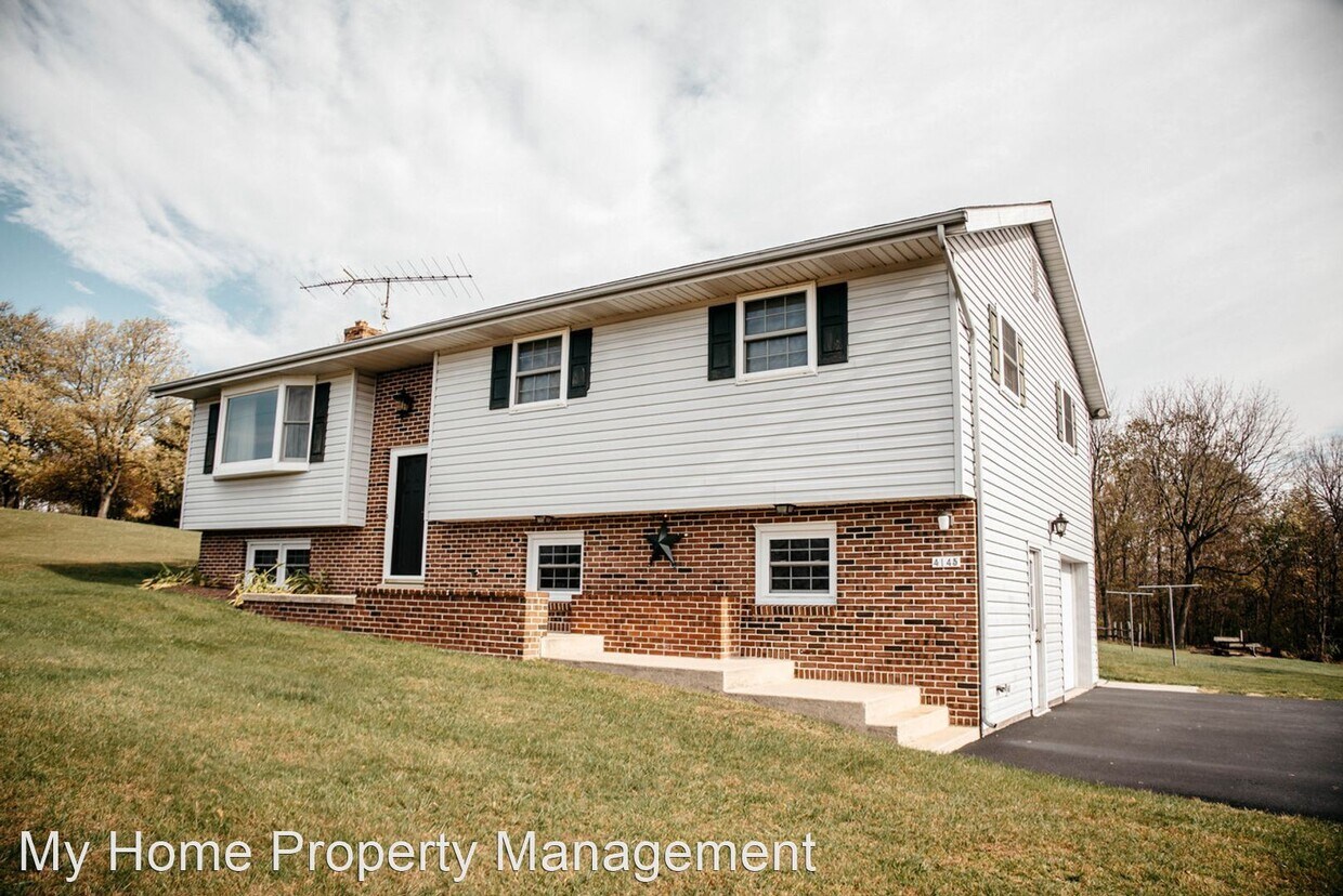 3 br, 2.5 bath House 4145 Bossler Rd House Rental in Bainbridge, PA