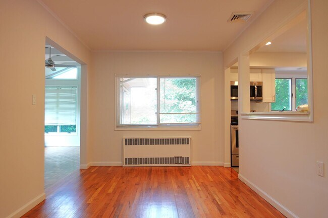 Building Photo - Updated 3 Bedroom Ranch