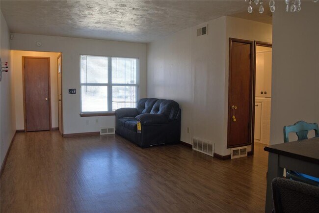 Building Photo - 2210 SW 52nd St