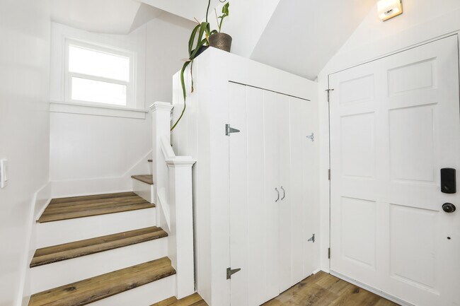 Foto del edificio - 3220 E 6th St