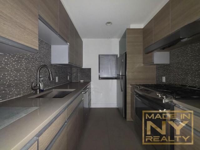 Foto del edificio - 1 bedroom in REGO PARK NY 11374