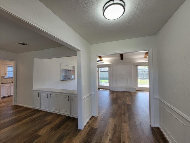 Building Photo - 15318 Penn Hills Ln