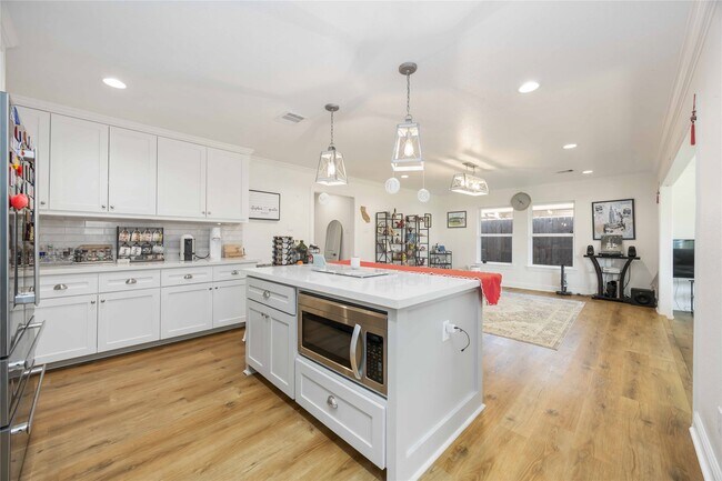 Foto del edificio - 2011 De Milo Dr