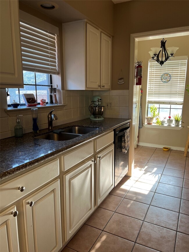 Building Photo - 4505 La Branch St