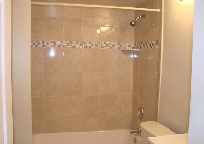 Building Photo - 10169 Mosby Woods Dr