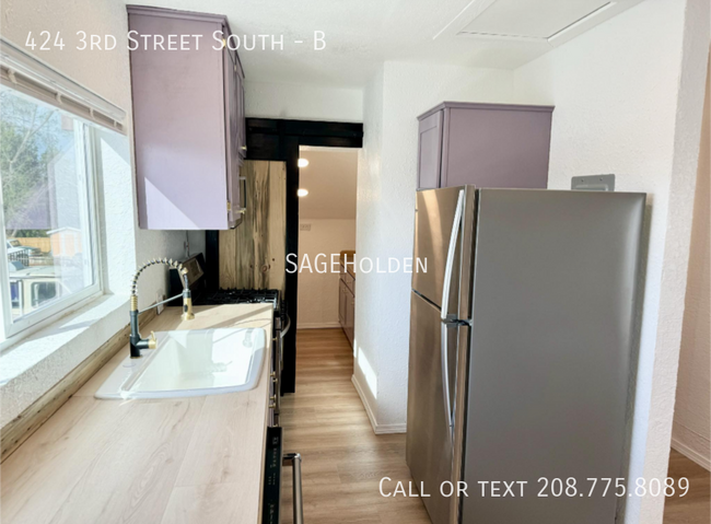 Building Photo - 424 3rd St S