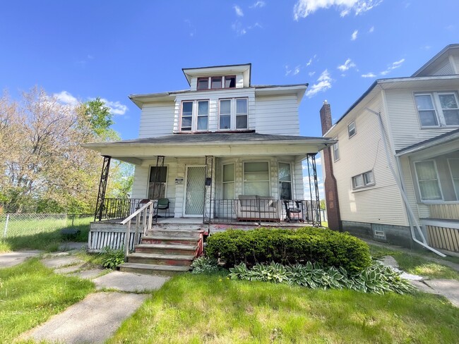 Building Photo - 227 W Grand St
