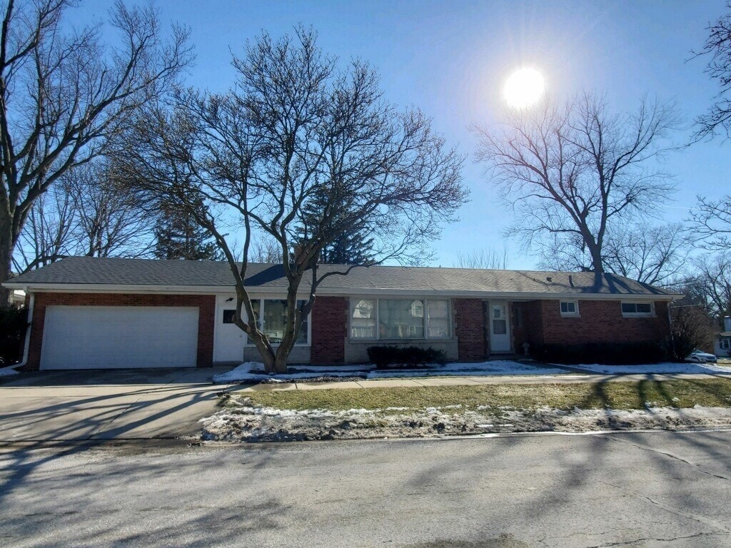 Primary Photo - 135 N Park Blvd