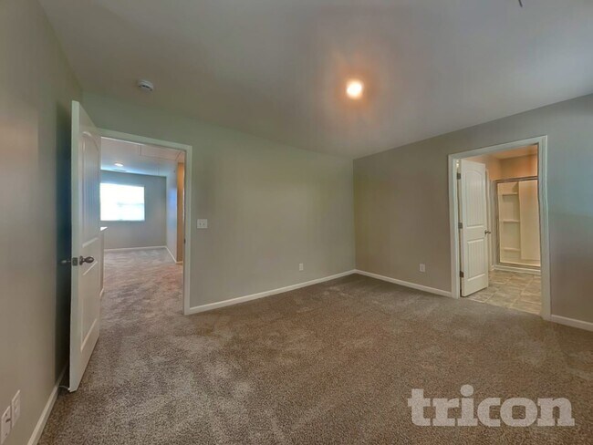 Foto del edificio - 9216 War Eagles Way