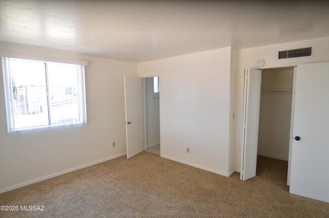 Foto del edificio - 2633 E Silver St