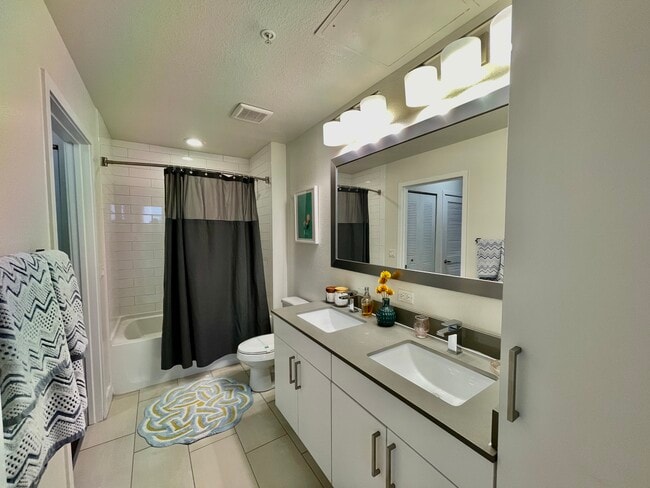 Foto del edificio - 528 NE 26th St