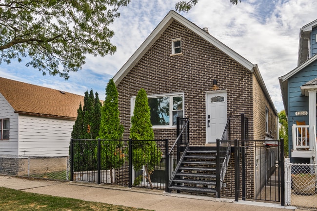 Foto del edificio - 1229 W 32nd Pl