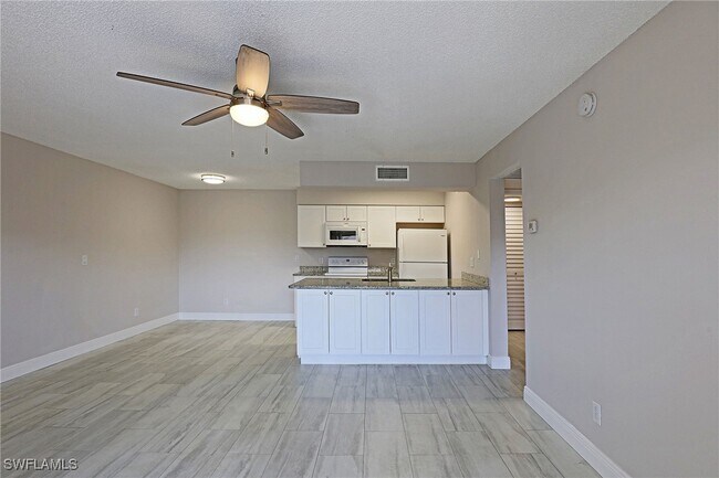 Building Photo - 5305 Summerlin Rd