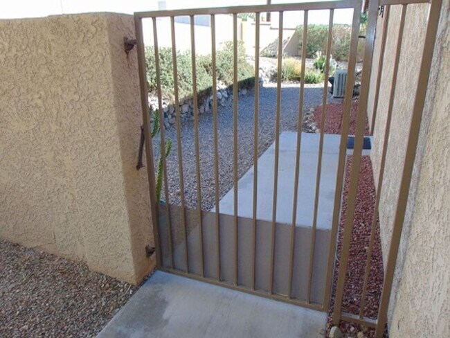 Building Photo - Furnished Summer Rental April- October 2025