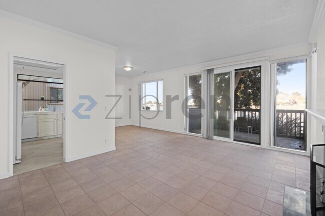 Foto del edificio - 1387 Crown Dr