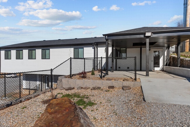 Foto del edificio - 164 Forsyth-Taneyville Rd