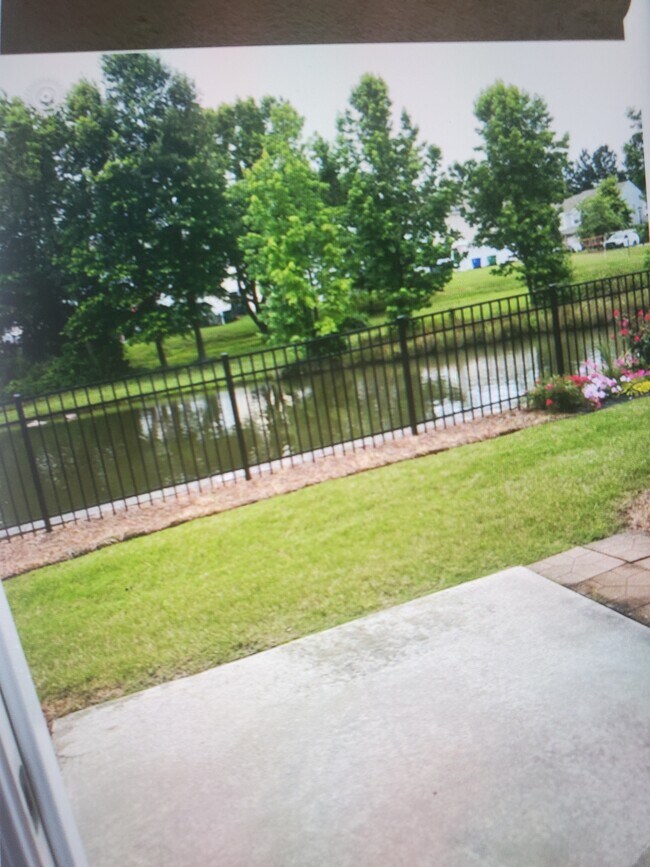 Building Photo - 205 Azteca Dr