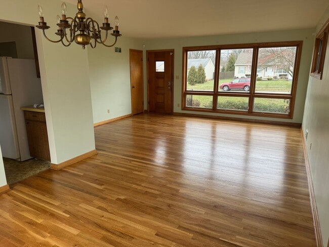 Building Photo - 3 Bedroom Ranch Home in Upper Arlington School District