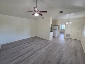 Building Photo - 405 Ranchero Rd