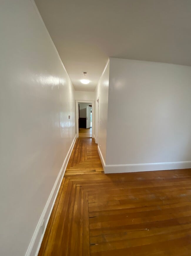 Building Photo - 61 Pembroke Ave