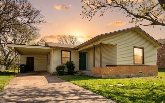 Building Photo - AVAILABLE NOW; APPLY AT OUR WEBSITE ; 2 WEEKS FREE!!!
