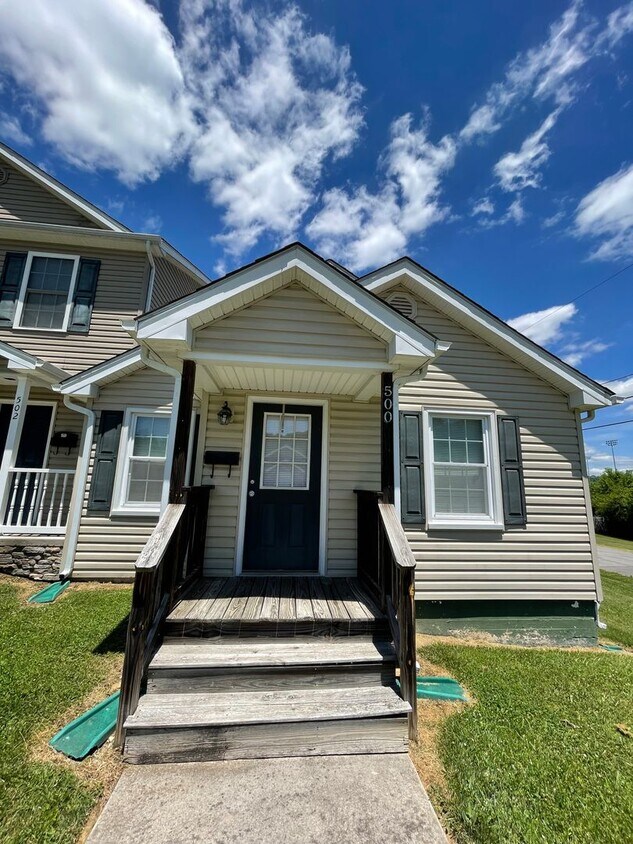 Primary Photo - Radford, 3 BR / 1 BA, Available for fall term