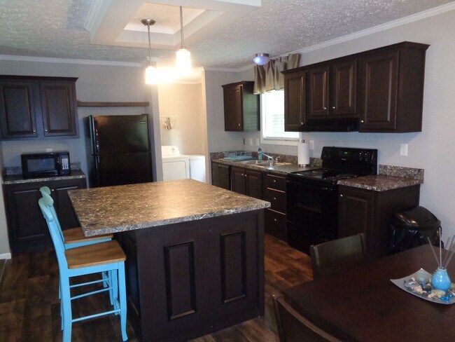 Foto del edificio - One Level House FOR RENT with a Country Se...