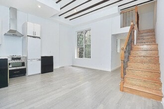 Building Photo - 551 W 161st St