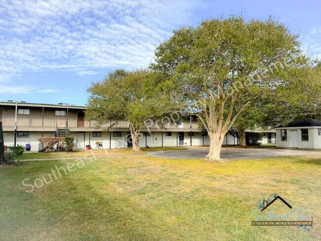 Building Photo - 2160 Merriman St