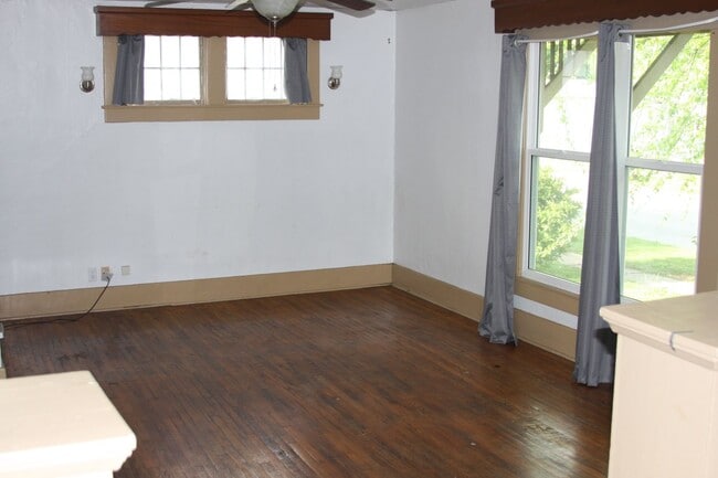 Foto del edificio - 720 N Main St