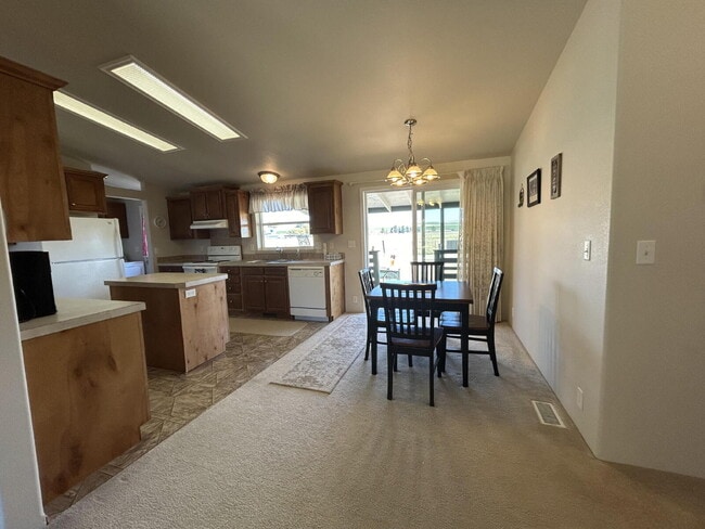Building Photo - Willow Creek Country Living 3 Bed | 2 Bath...