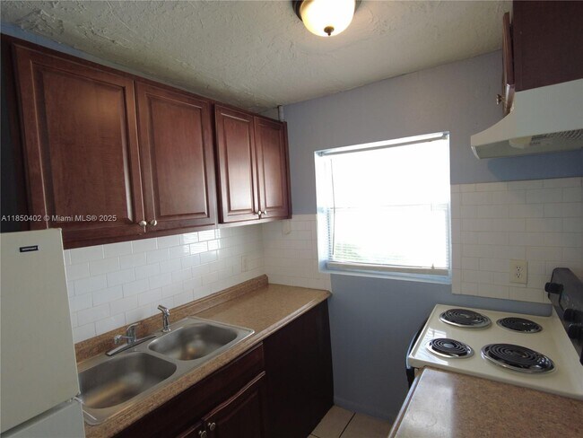 Foto del edificio - 620 NW 16th Ave