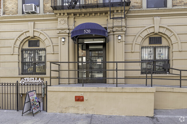 Entrada - 520-528 W 145th St