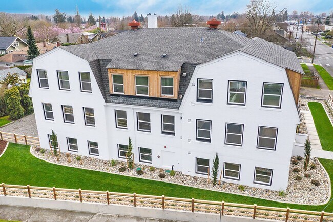 Building Photo - Maple Apartments: Leasing Specials! Newly Renovated 1 Bedroom & Studio Apartments