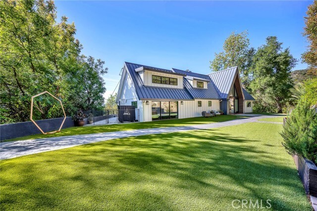 Foto del edificio - 24301 Sylvan Glen Rd