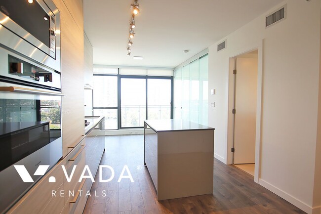 Photo du bâtiment - Bordeaux 1 Bedroom Apartment For Rent 1109-4488 Juneau Street Burnaby: VADAPM.com